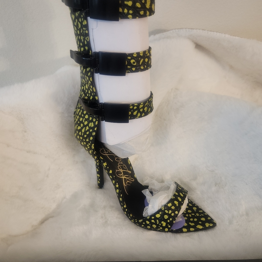 Stiletto - Picture 1 of 2